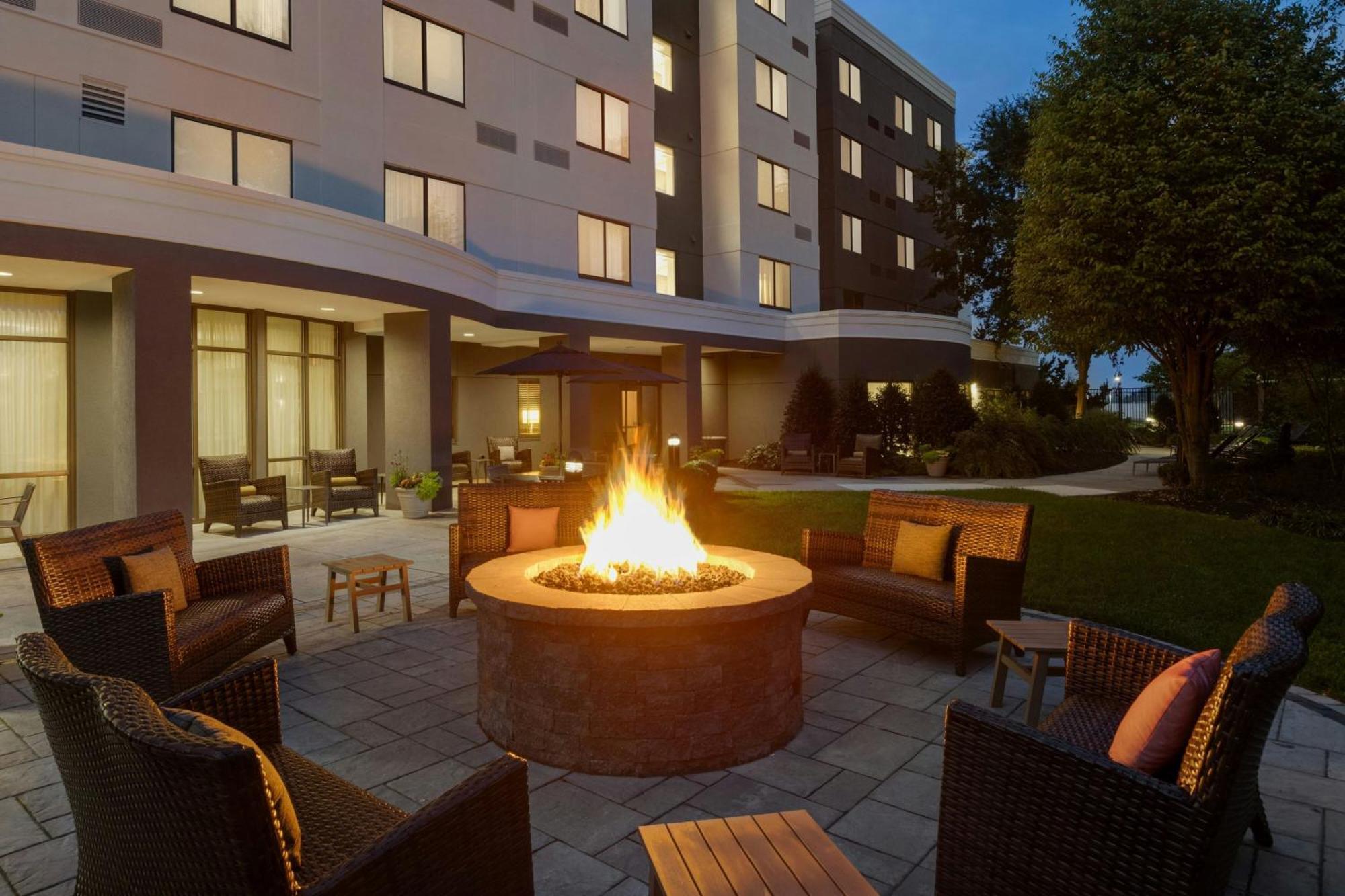 Hotel Courtyard Lancaster à Fertility Extérieur photo